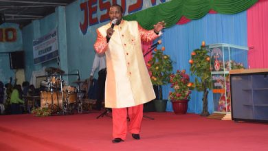 Photo of Rev.Nathan Kirimi Jesus Winner Ministries Meru says coronavirus is non existant just propaganda.