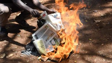 Photo of Respect Ruto or close shop Eldoret youth demand as they burn copies of The Standard newspaper.