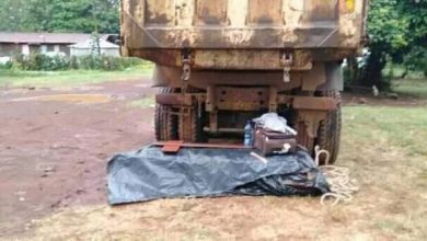 Photo of THE CASKET OF HIS WIFE- SLEPT UNDER- THE LORRY AT POLICE STATION, YET HIS HOME IS 5KM AWAY! CHARLES MWENDA NARRATES!