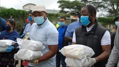 Photo of Langata MP Hon Korir and Hustler Nation chairman Hon Oscar Igaida distribute food in Langata area