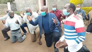 Photo of Kirinyaga Mcas kneel as sign of asking the senate to let Waiguru’s case be handled by the senate plenary.