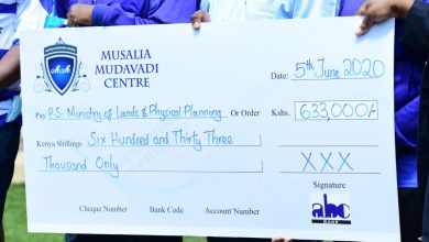 Photo of Musalia Mudavadi Writes a Cheque of 633,000 to Ministry of Lands to pay for AFC Leopards sc Land Title Deed