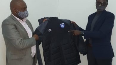 Photo of Zedekiah Kiprop Bundotich popularly known as Buzeki gifts AFC LEOPARDS SC. Ksh: 500,000.