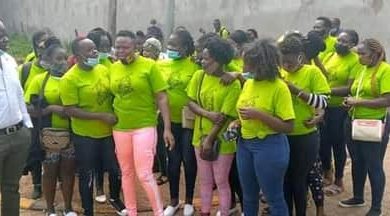 Photo of Dagoretti North Divas thank Governor Sonko for empowering them by giving them salon equipment through Oscar Binyenya