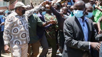 Photo of Kenyans question President Uhuru as he shares a podium with Babu Owino despite his temperamental mental state.