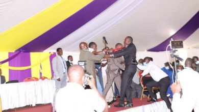 Photo of Silvanus Osoro beats Simba like a Mburukenge, then Simba runs to the police for P3.