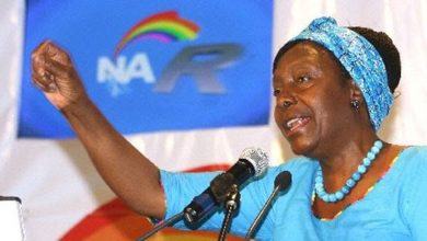 Photo of Gov Charity Ngilu tells off Oscar Sudi over walking around with a taller than him bodyguard!
