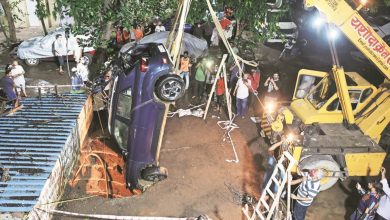 Photo of Shocking visuals: Car sinks into the ground in Mumbai; fished out