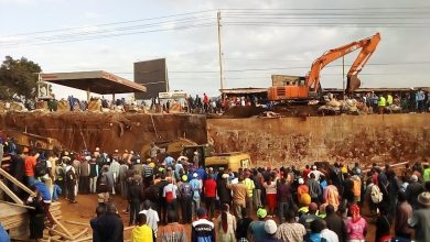 Photo of Video-Kangemi flyover collapses, workers covered by debris.