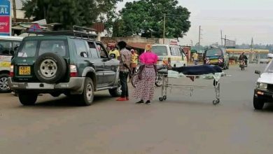 Photo of Drama in Mbale town Vihiga county as a dead body is wheeled onto the busy Kisumu -Kakamega highway.