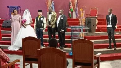 Photo of Sen Mwaura wishes Hon Mundia success in his political journey during his wedding ceremony at JIAM.
