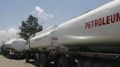 Photo of Police storm a notorious Petrol siphoning den. Warn Kenyans to fuel from Legit Petrol stations.