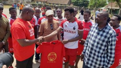Photo of Black Mamba Handball team receive kits from Makadara parliamentary aspirant-Antony Waithaka.