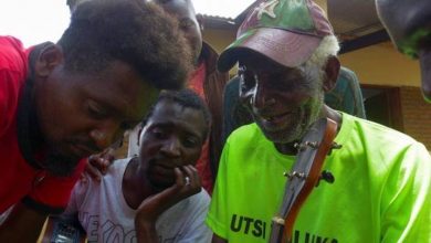 Photo of TikTok fame wins Malawi singer, 92, birthday party with president