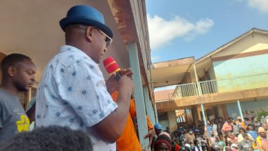 Photo of Gatina Ward Mca Hon.David Ayoi gives bursaries worthy 3.5M.