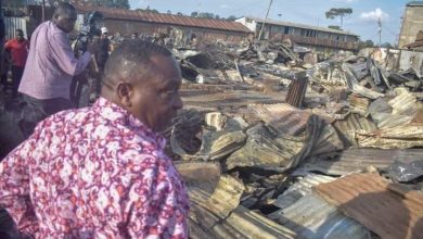Photo of Ngatia comes to the rescue of Kangemi fire victims as he donates food, bedding and rent to over 200 families.